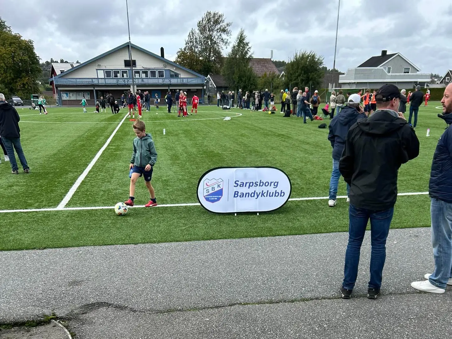 Fotballkamp ute under Sarpsborg Cup